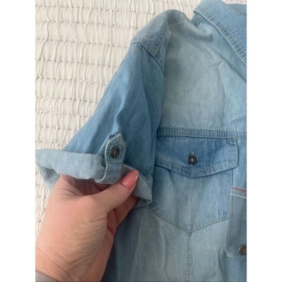 Design by Olivia Women's Cap Sleeve Button Down Denim Chambray Shirt NEEW NWt - Picture 4 of 6